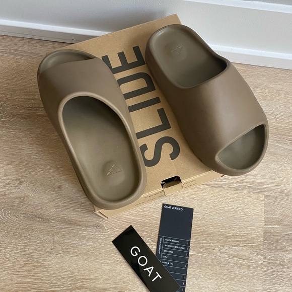 yeezy sandals retail price